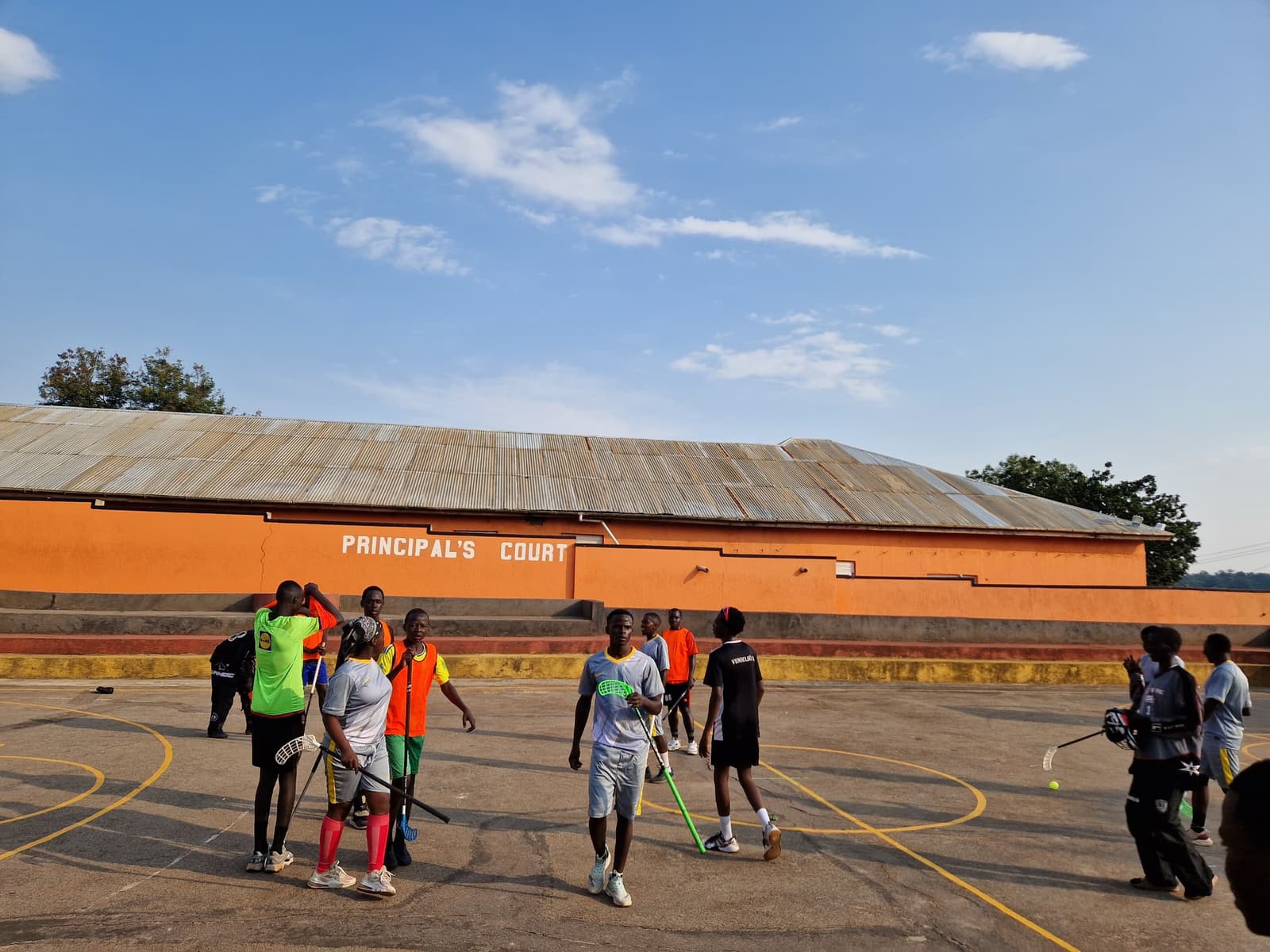 Full floorball squad gathered on the court